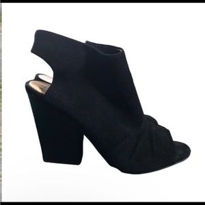 Vince Camuto Kentvi Perforated Black Suede Open Toe Sandal Booties Leather 7.5